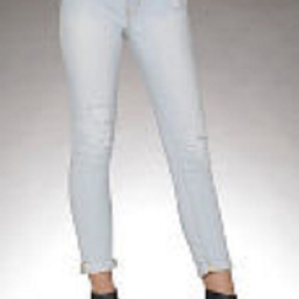 NWT So Sexy Boyfriens Light Wash/Destressed Jeans - 12